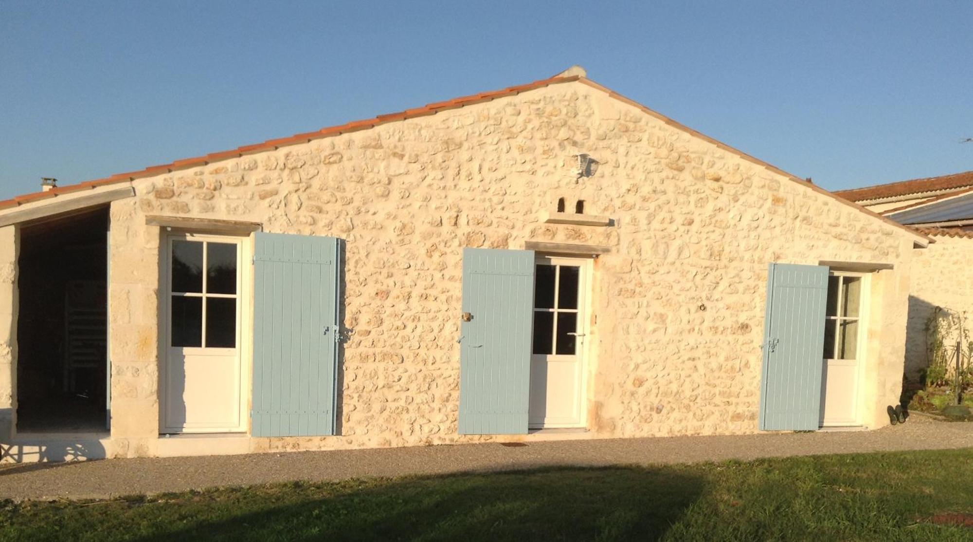 Le Domaine Des Aguins Guest House Saujon Bagian luar foto