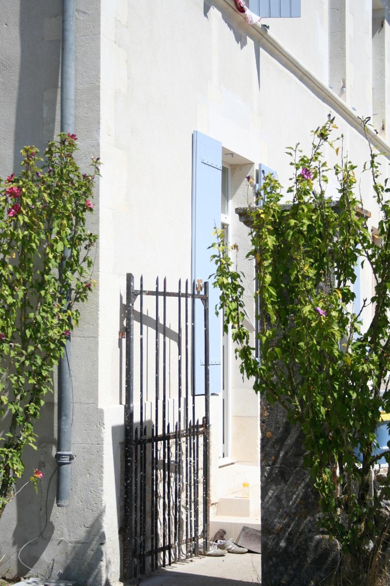 Le Domaine Des Aguins Guest House Saujon Bagian luar foto