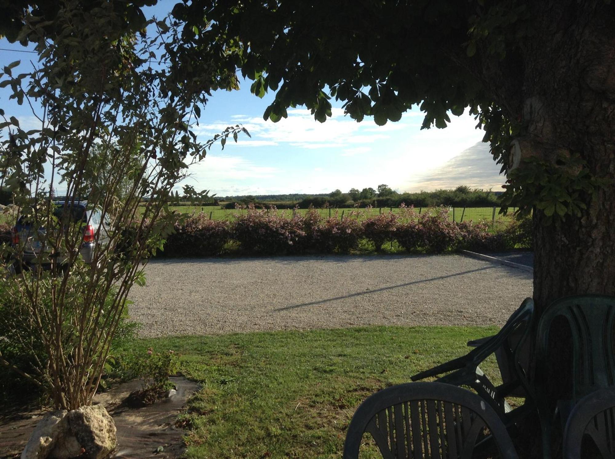 Le Domaine Des Aguins Guest House Saujon Bagian luar foto