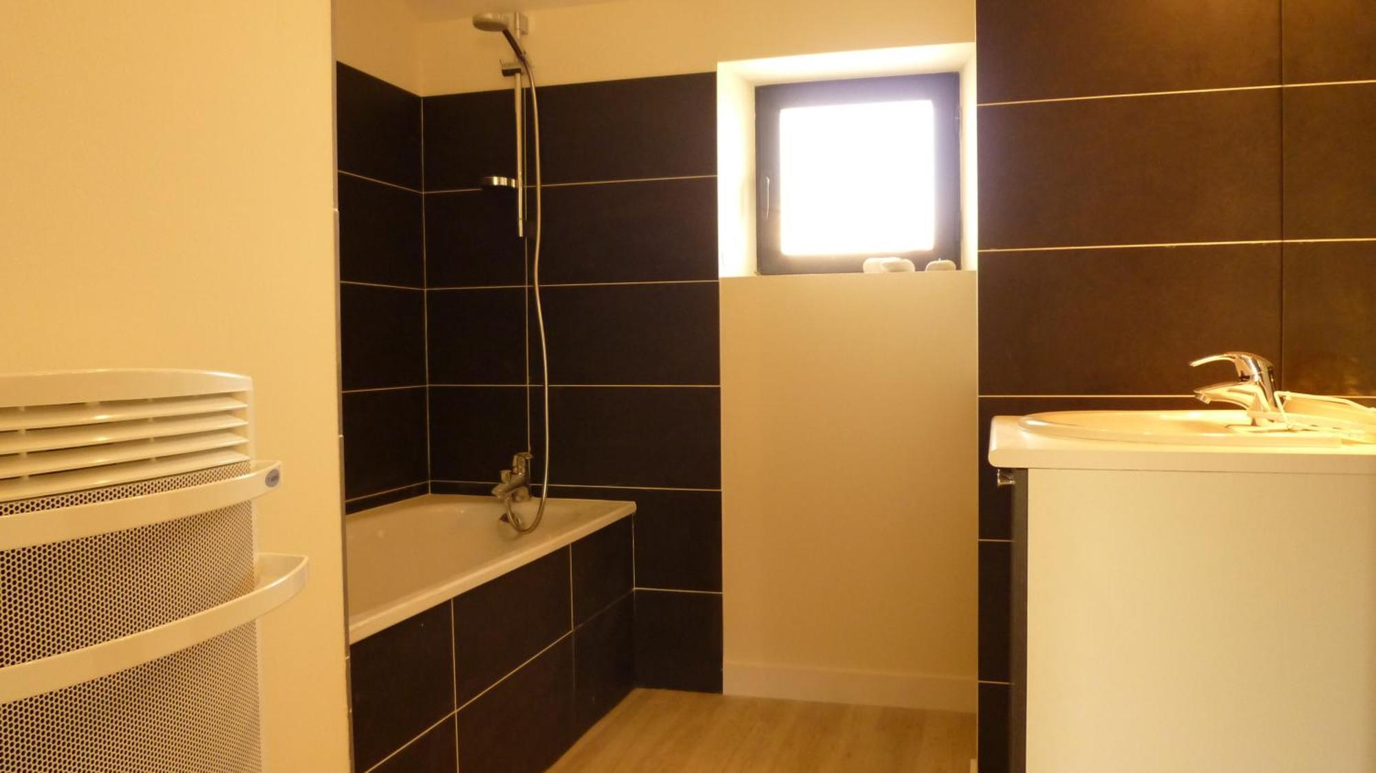 Le Domaine Des Aguins Guest House Saujon Bagian luar foto