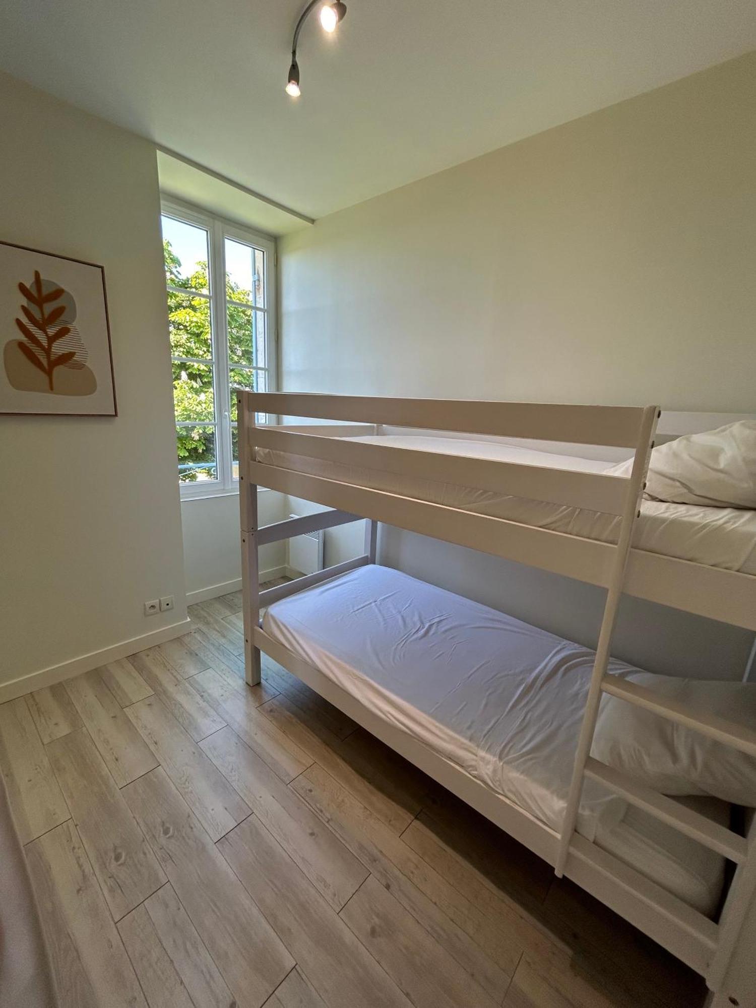 Le Domaine Des Aguins Guest House Saujon Bagian luar foto