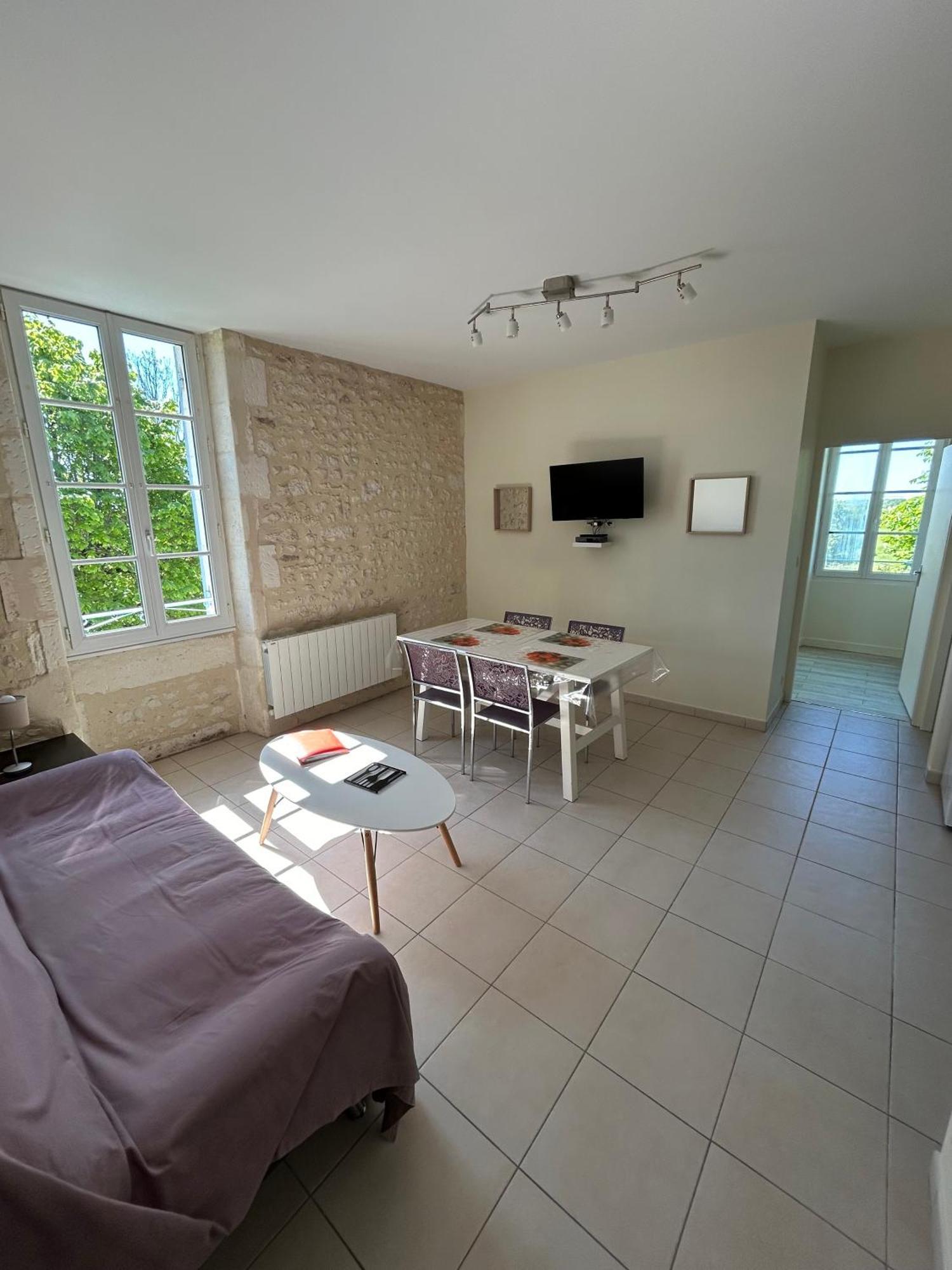 Le Domaine Des Aguins Guest House Saujon Bagian luar foto