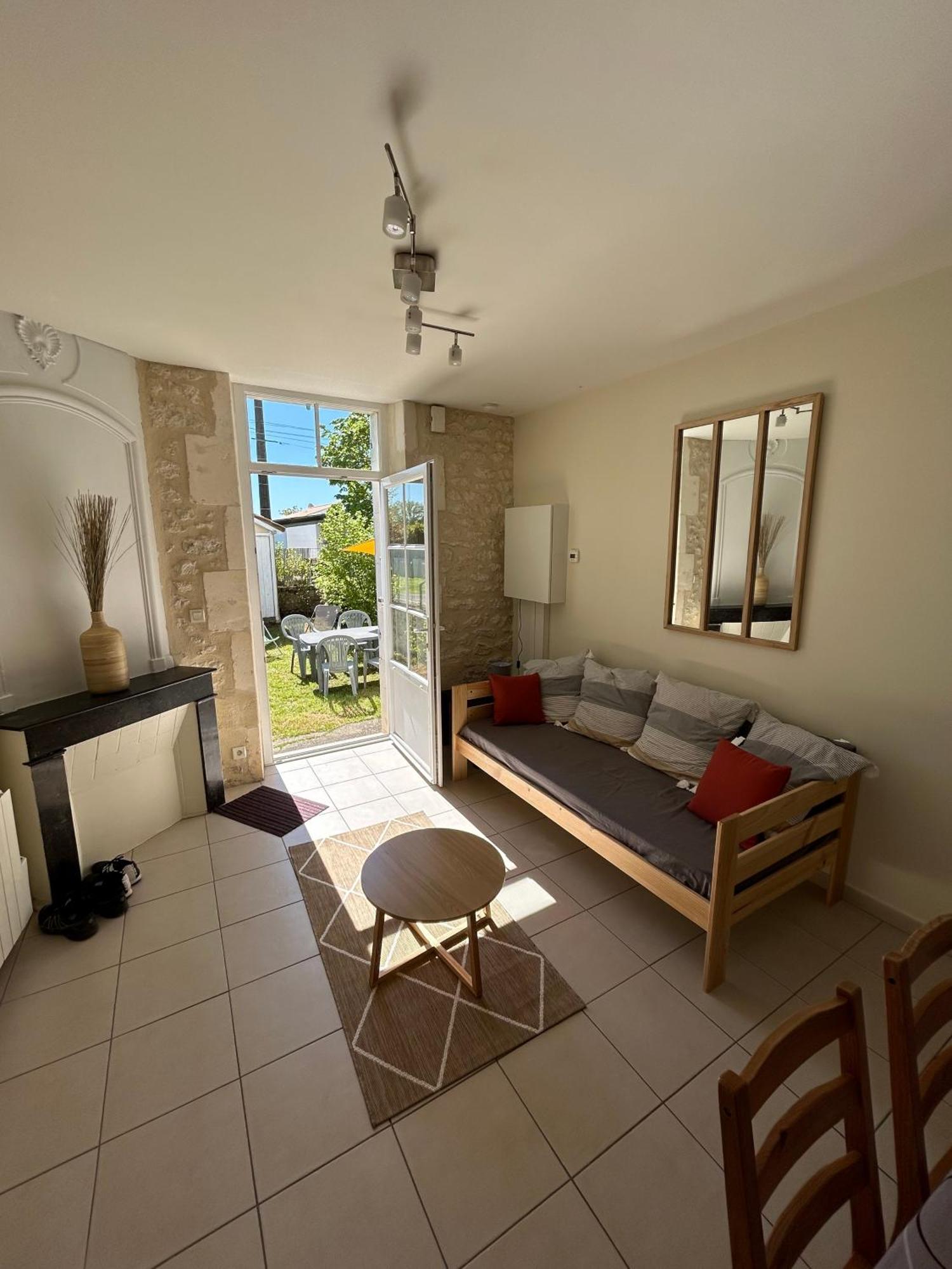 Le Domaine Des Aguins Guest House Saujon Bagian luar foto