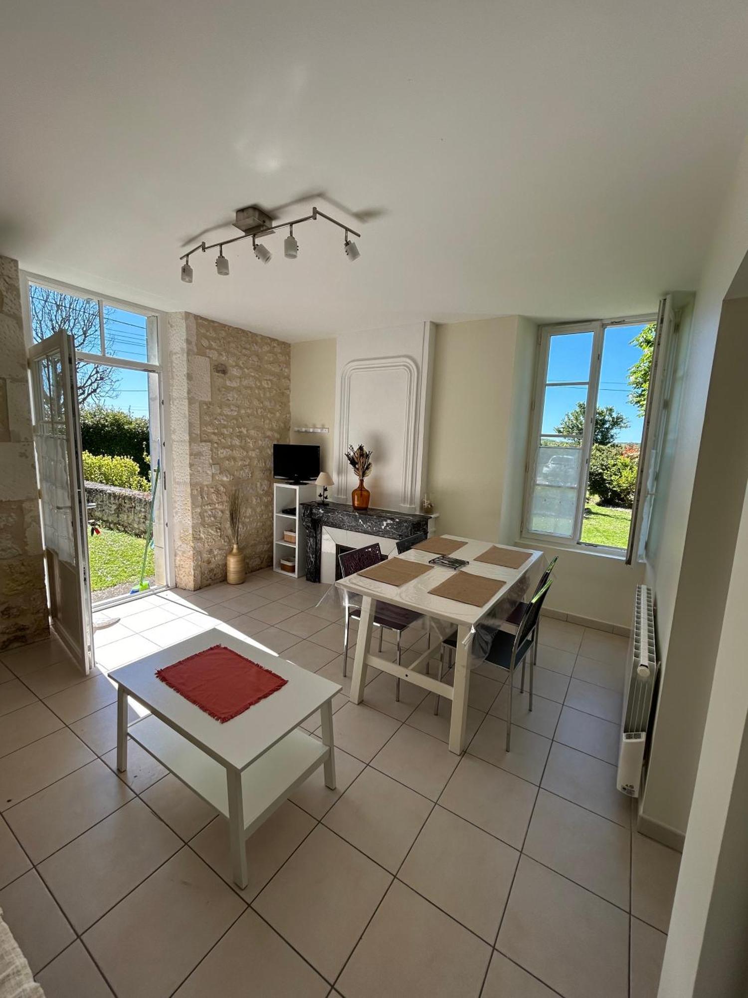 Le Domaine Des Aguins Guest House Saujon Bagian luar foto