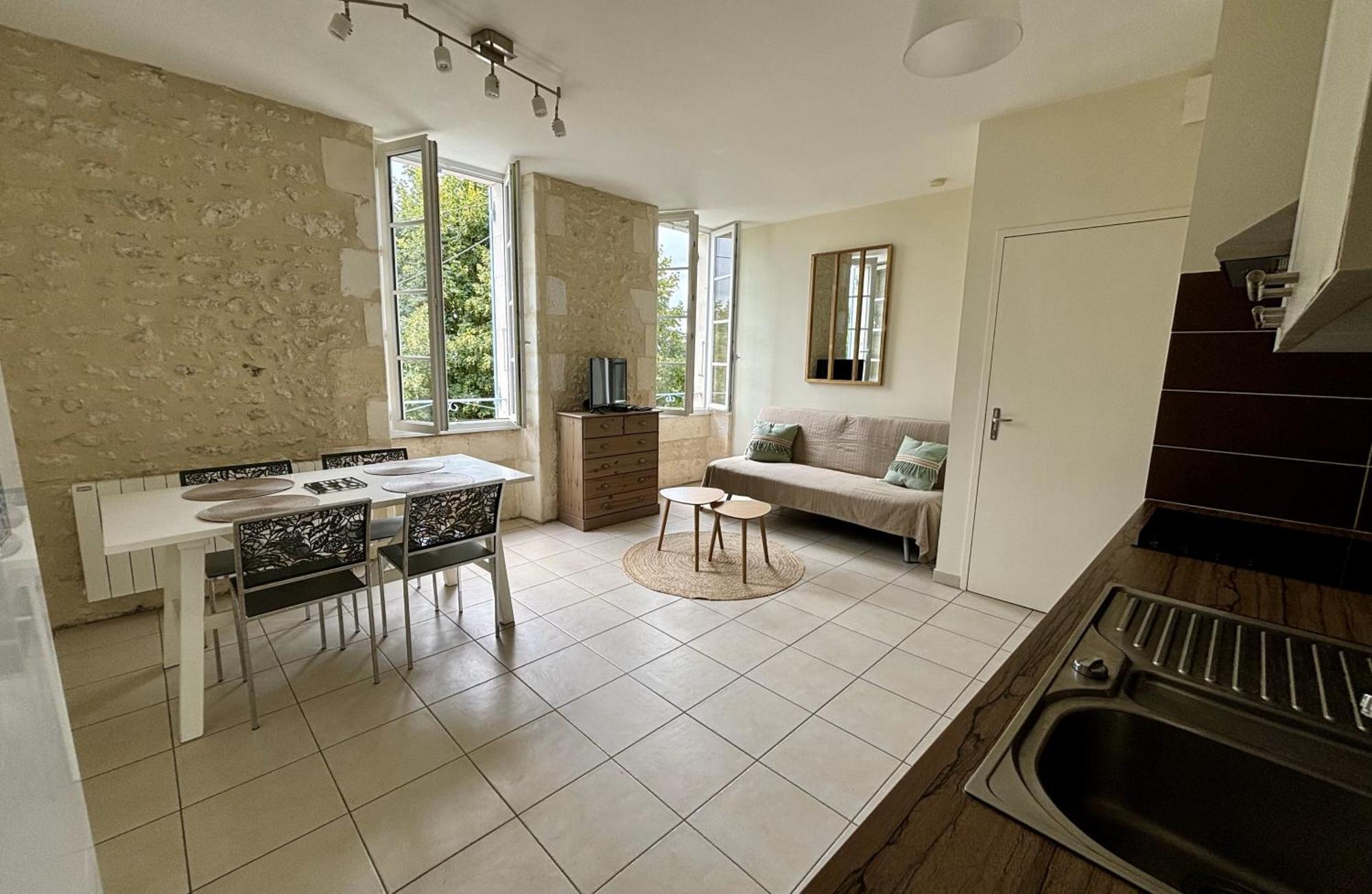 Le Domaine Des Aguins Guest House Saujon Bagian luar foto
