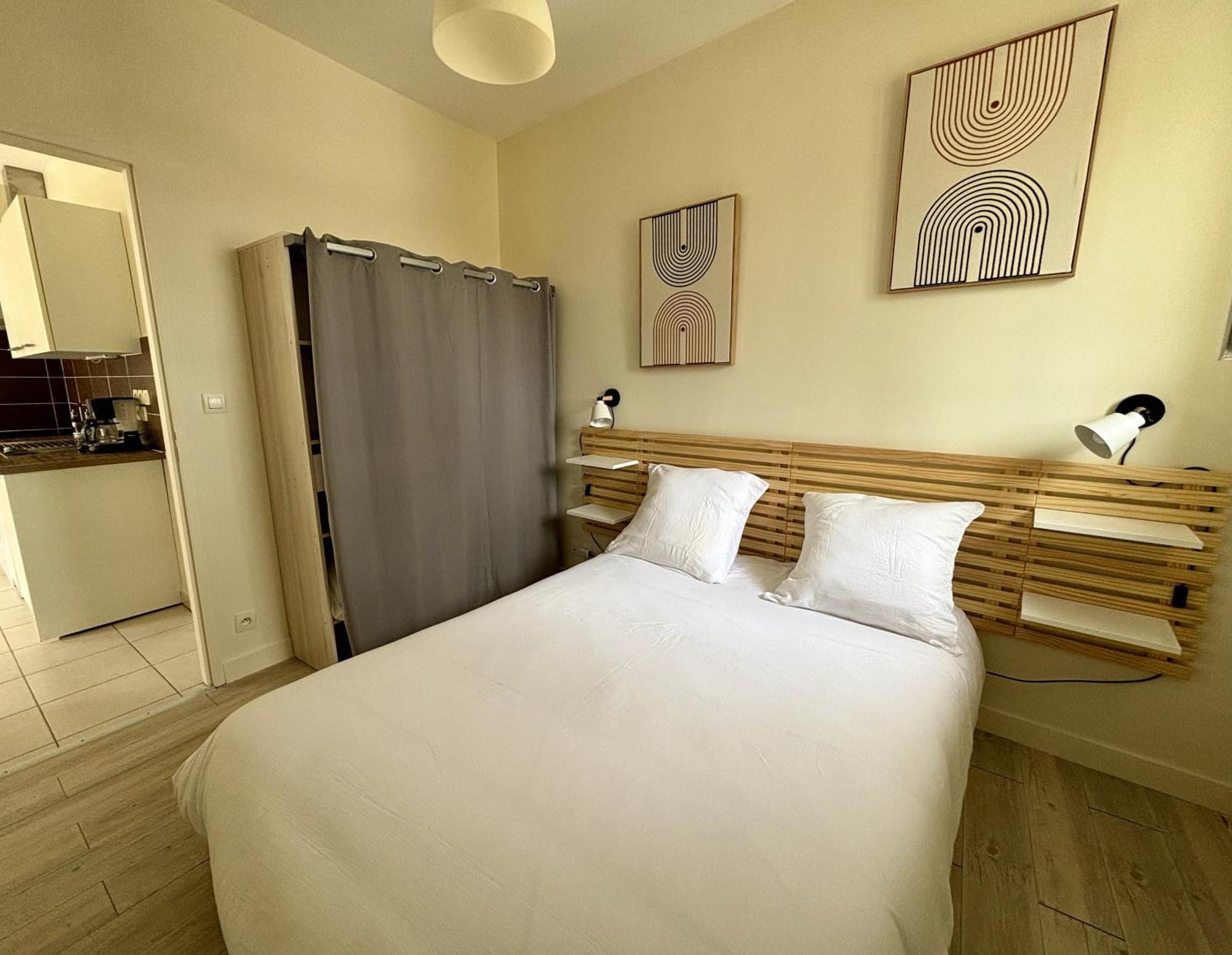 Le Domaine Des Aguins Guest House Saujon Bagian luar foto