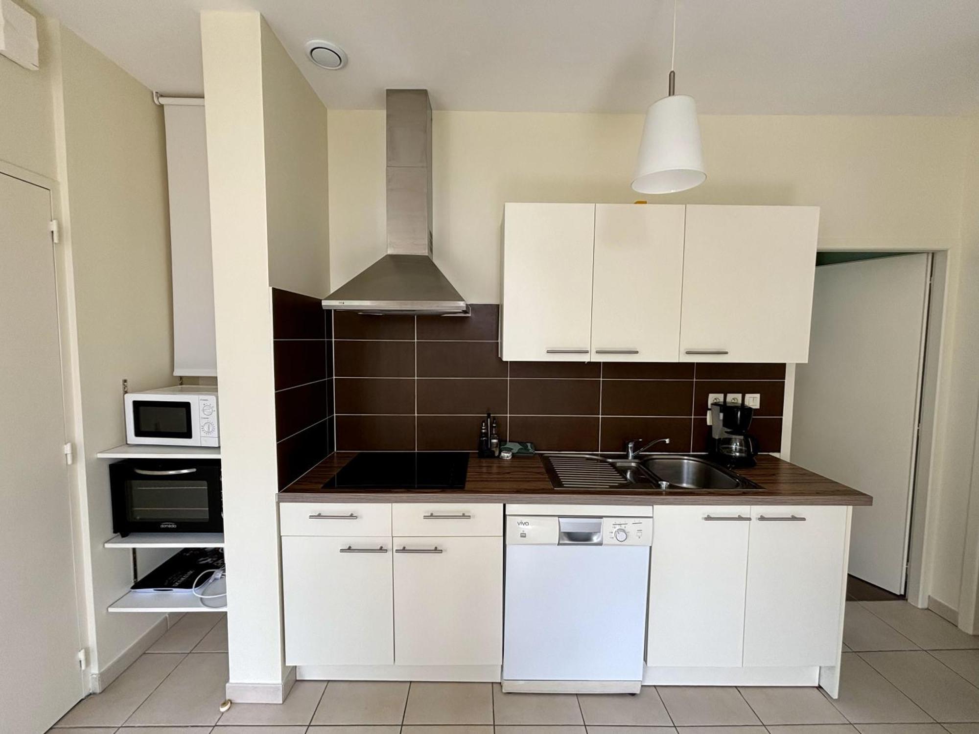 Le Domaine Des Aguins Guest House Saujon Bagian luar foto