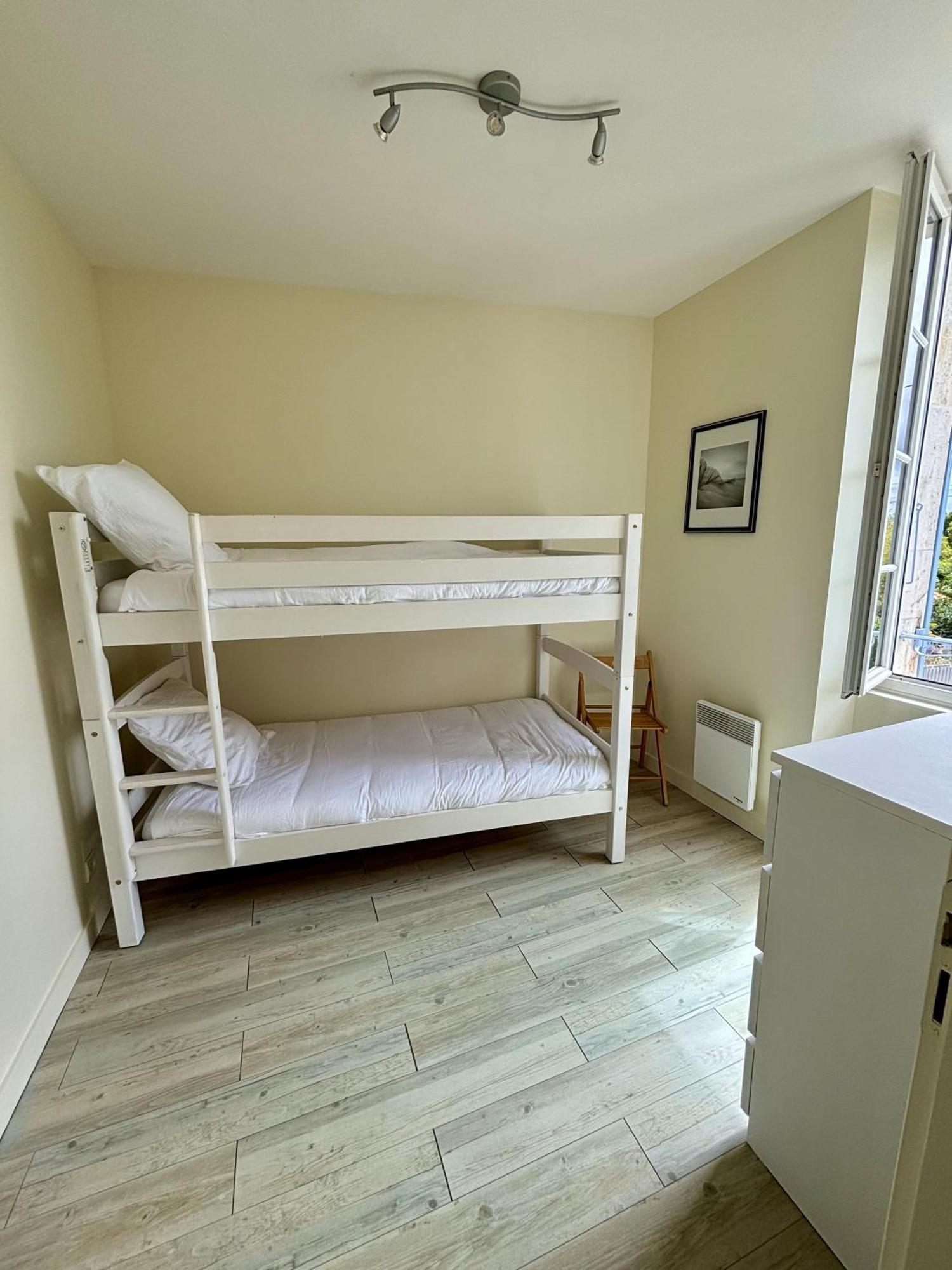 Le Domaine Des Aguins Guest House Saujon Bagian luar foto