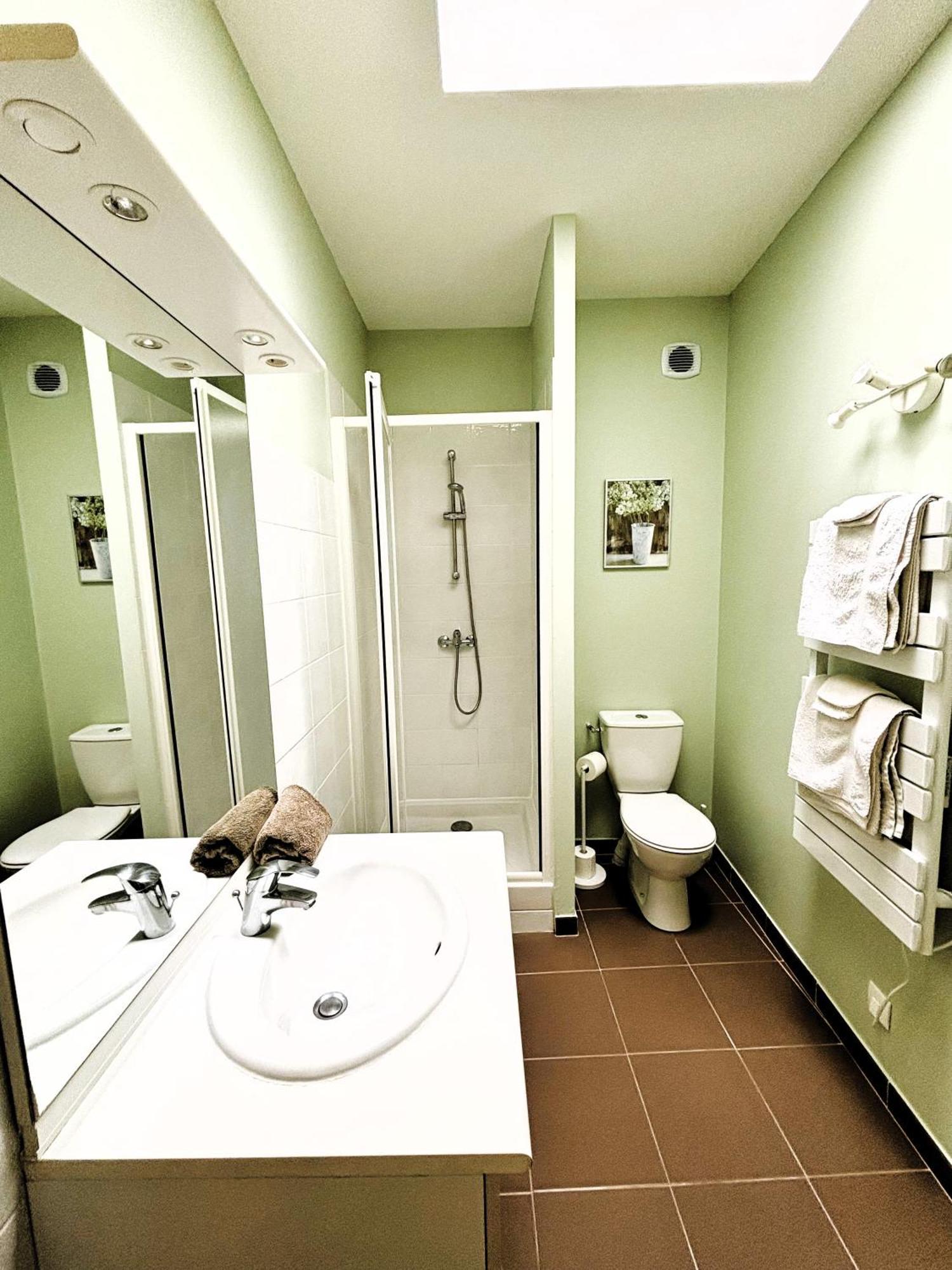 Le Domaine Des Aguins Guest House Saujon Bagian luar foto