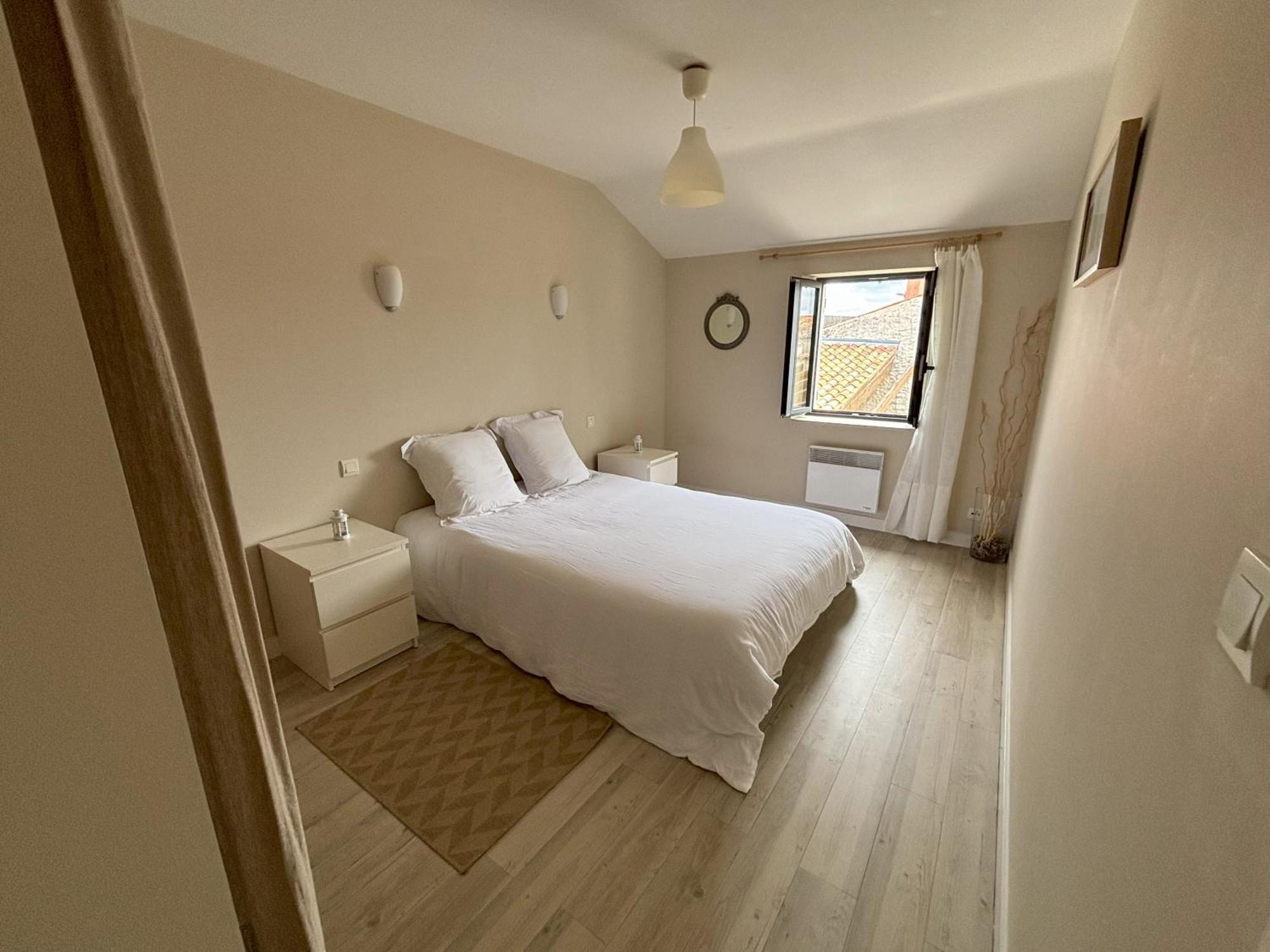Le Domaine Des Aguins Guest House Saujon Bagian luar foto