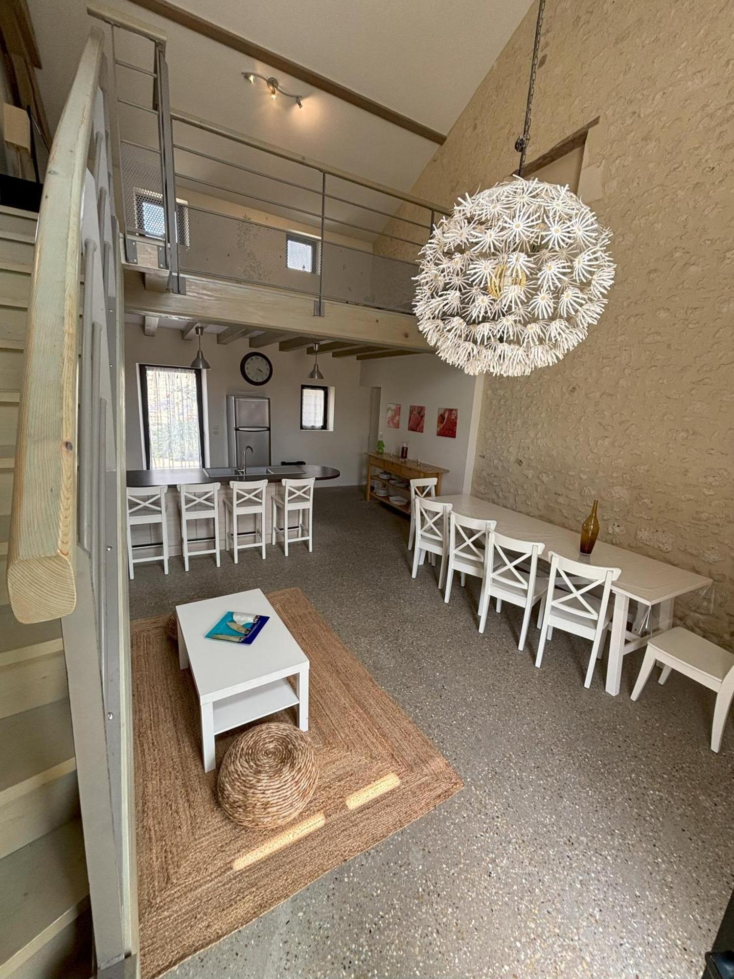 Le Domaine Des Aguins Guest House Saujon Bagian luar foto