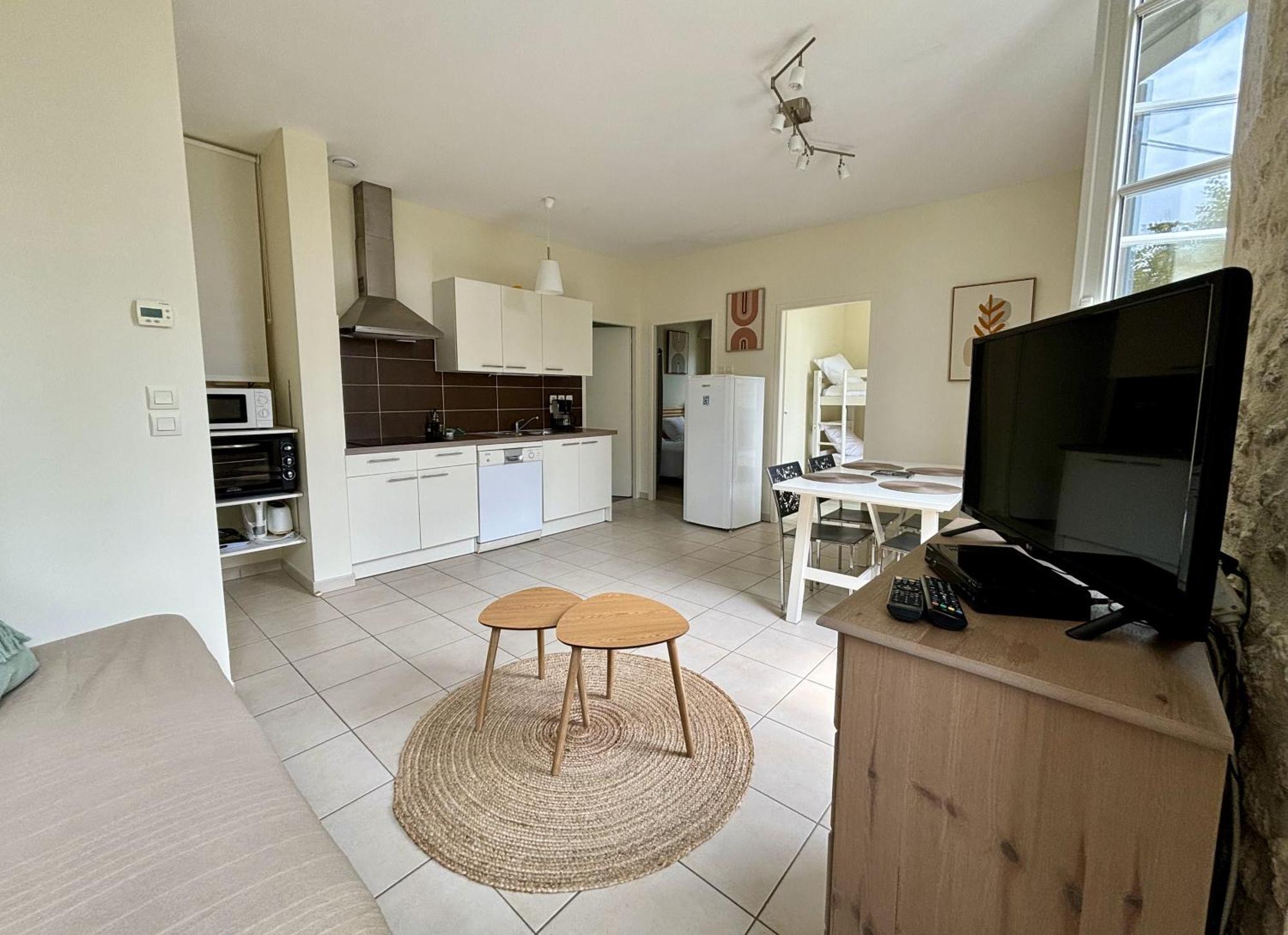 Le Domaine Des Aguins Guest House Saujon Bagian luar foto
