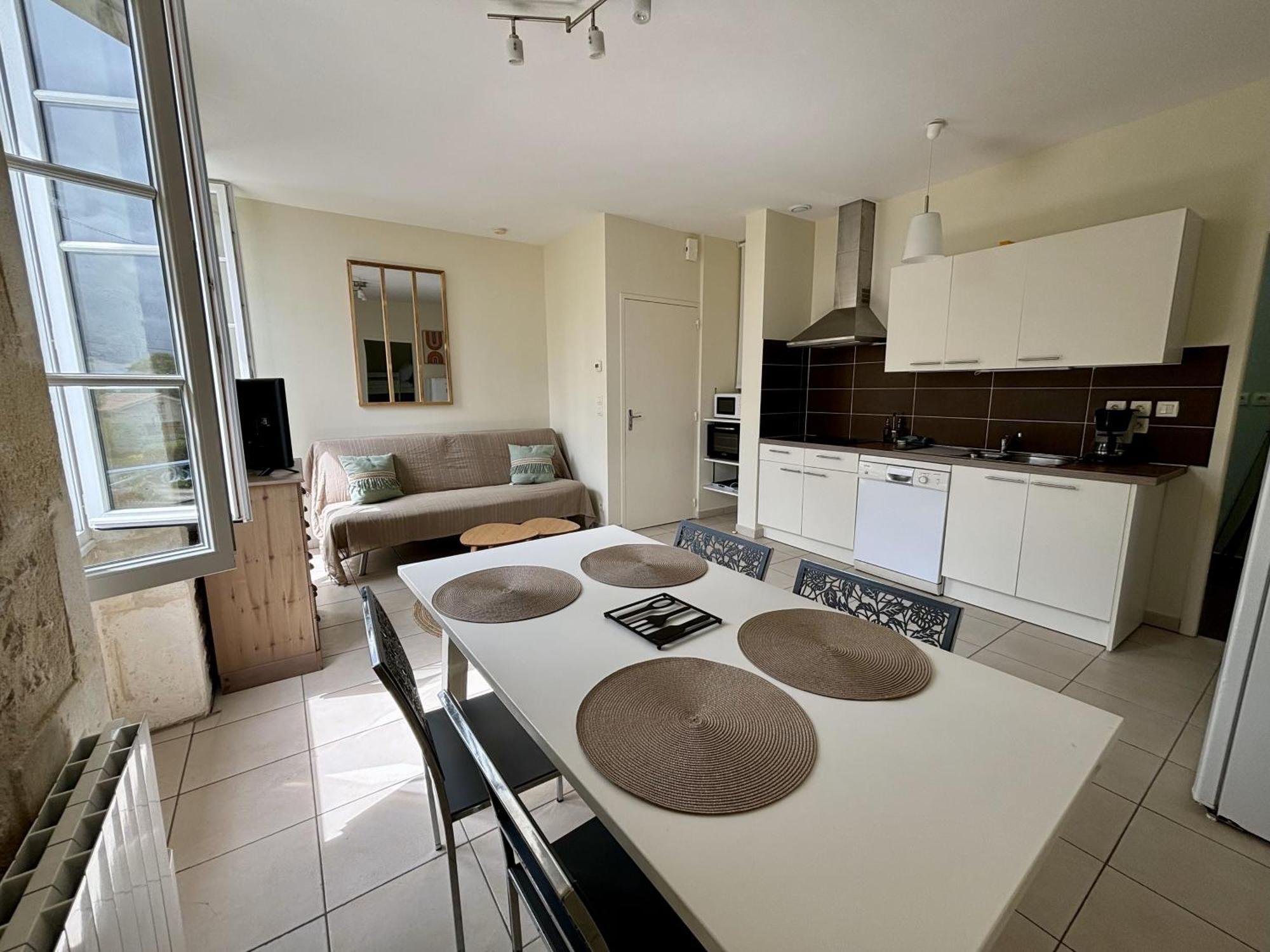 Le Domaine Des Aguins Guest House Saujon Bagian luar foto